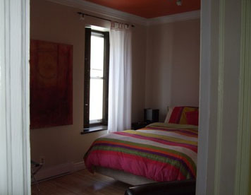 Le 253 Couette et café / Bed and Breakfast